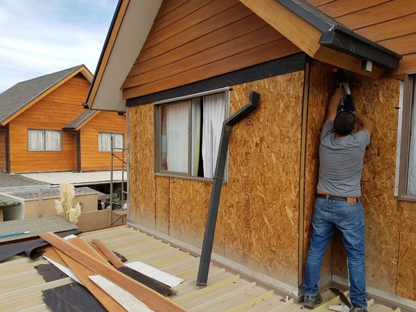 Foto: Preparación Fachada con Corcho Proyectado en OSB de Cork Work