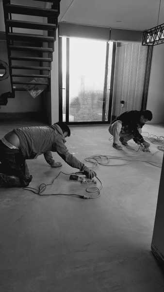 Foto: Puliendo Piso Microcemento de Creadorfx #698420 - Habitissimo
