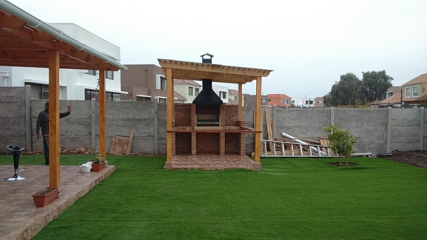 quincho y pasto sintetico