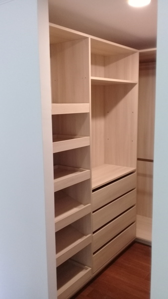 WALKING CLOSET