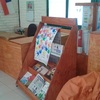 Exposición de escritorio,mueble de textos informativos y de los mapas.