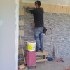 Instalando cerámicos de piedra