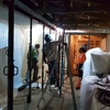 Instalando viga de acero laminada