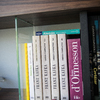 Libros en repisas