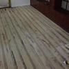Piso de madera en proceso de  pulido