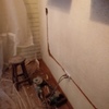 Realización de corte de muro con esmeril angular 7" disco de corte para granito y concreto