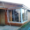 tambien construimos cabañas en el campo trabajamos con luz electrica o sin luz