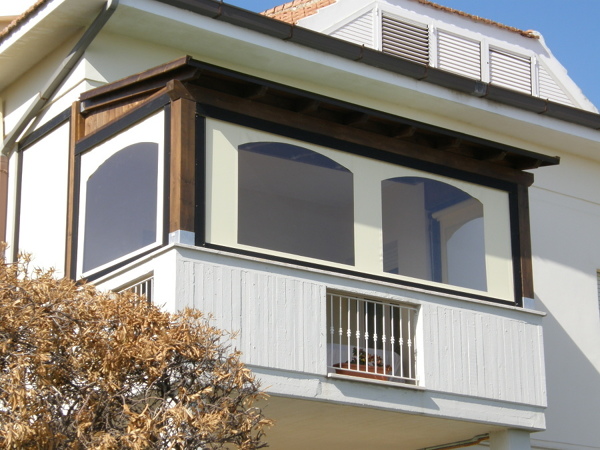 ¿Dónde puedo conseguir este cerramiento de plástico?