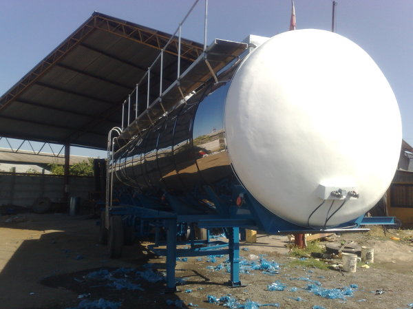 ¿Cuánto vale un estanque para transportar vino?