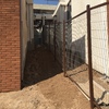 Remodelación entrada y exteriores casa en superficie inclinada